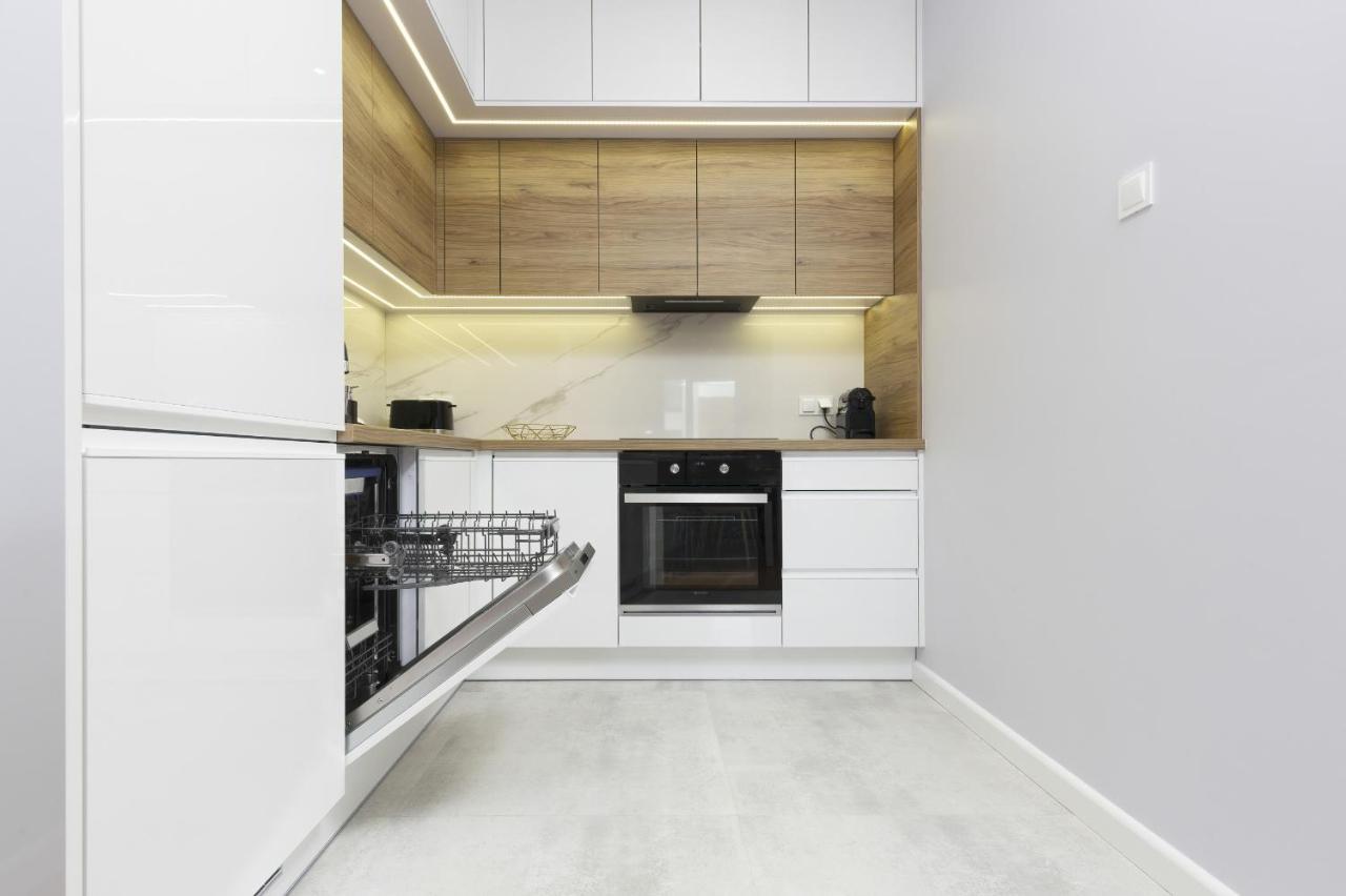Apartament Dom Przy Okrzei By Renters Prestige Varsovia Exterior foto